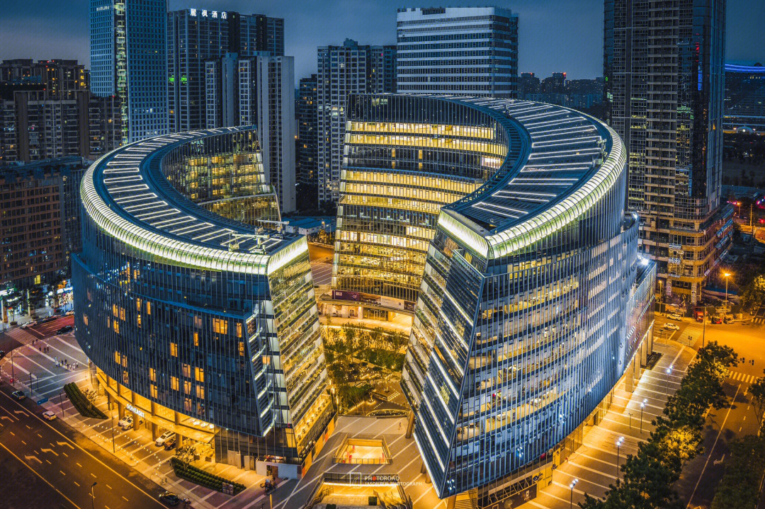 成都新科技感建筑风暴之眼